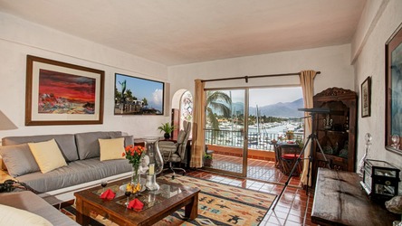https://iconpuertovallarta.com/jomres/uploadedimages/1/slideshow/0/thumbnail/2H5A5748_51_Int2.jpg